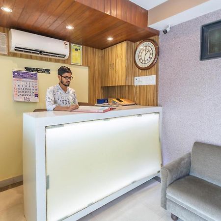 Oyo 69377 Hotel Ruby Mumbai Bagian luar foto
