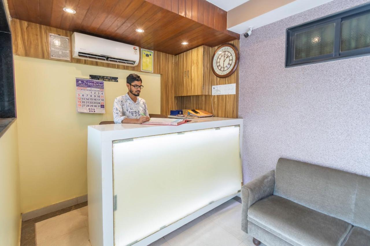 Oyo 69377 Hotel Ruby Mumbai Bagian luar foto