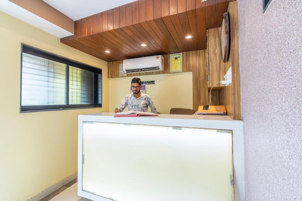 Oyo 69377 Hotel Ruby Mumbai Bagian luar foto