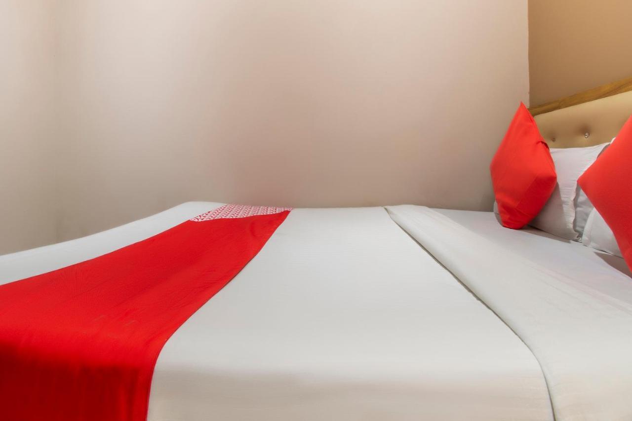 Oyo 69377 Hotel Ruby Mumbai Bagian luar foto